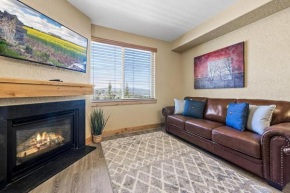 The Slalom Mt Retreat with Steamy Tub and Pool